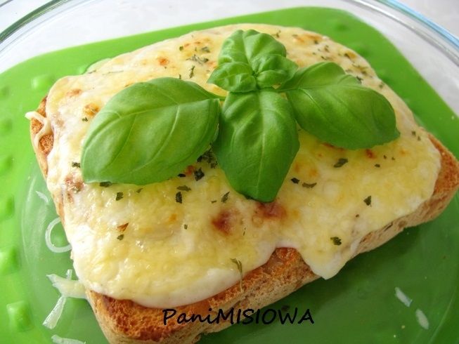 Schab na chlebie zapiekany pod beszamelem Schab na chlebie zapiekany pod beszamelem