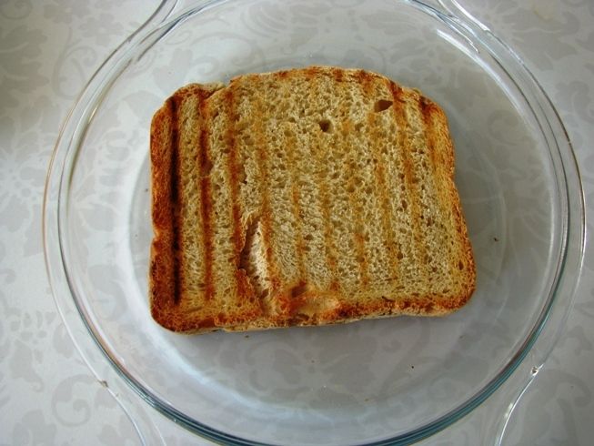 Schab na chlebie zapiekany pod beszamelem