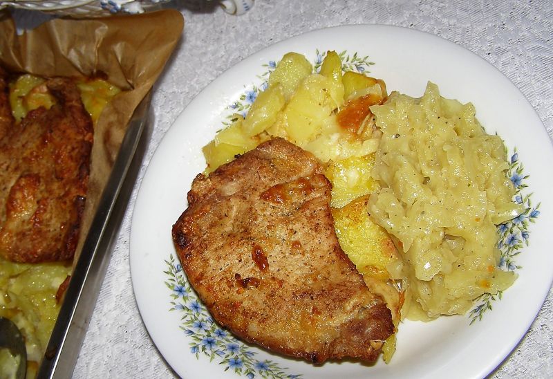 Schab na ziemniakach pieczony Schab na ziemniakach pieczony