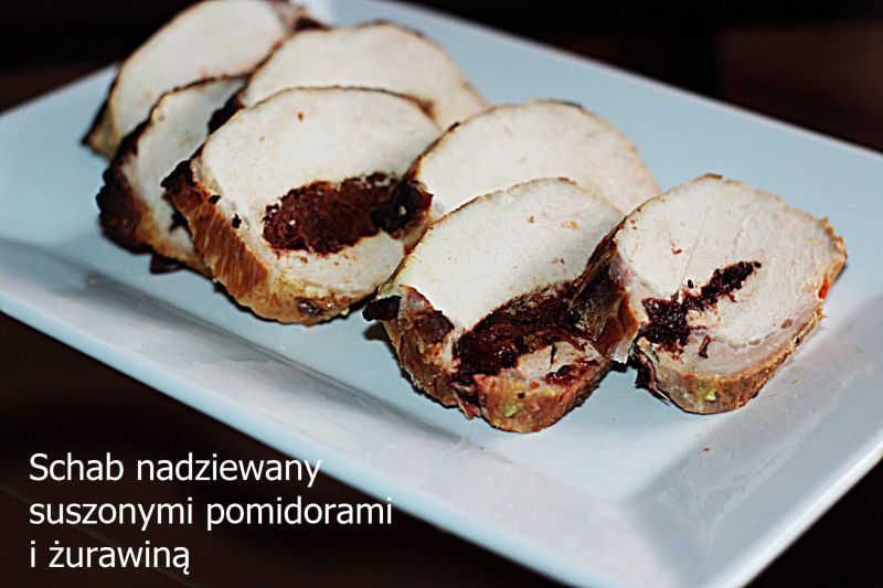 Schab nadziany suszonymi pomidorami i żurawiną Schab nadziany suszonymi pomidorami i żurawiną