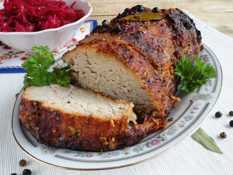 Schab pieczony w towarzystwie suszonych owoców Schab pieczony w towarzystwie suszonych owoców