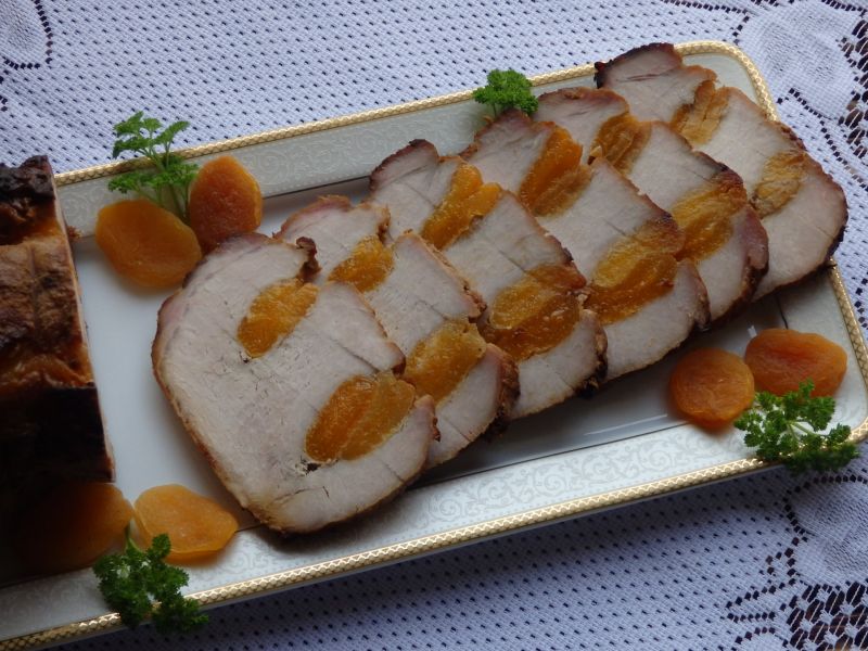 Schab pieczony z morelami 