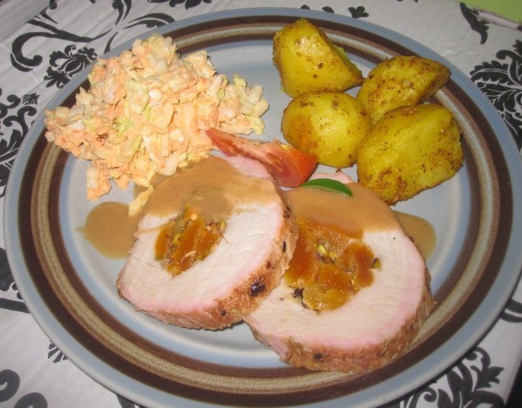 Schab pieczony z morelami i pistacjami Schab pieczony z morelami i pistacjami