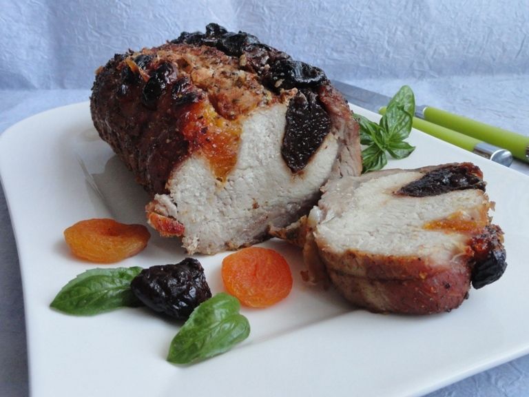 Schab pieczony z morelami i śliwkami Schab pieczony z morelami i śliwkami