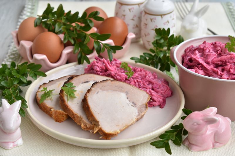 Schab pieczony z sałatką śledziową Schab pieczony z sałatką śledziową