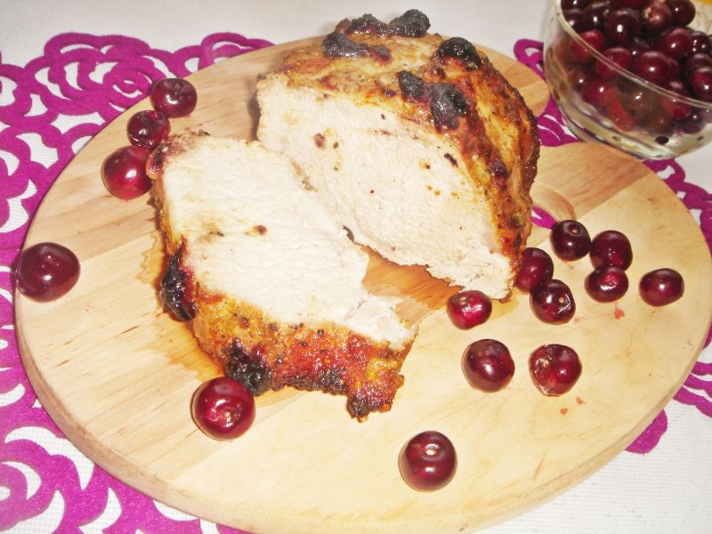 Schab pieczony z wiśniami