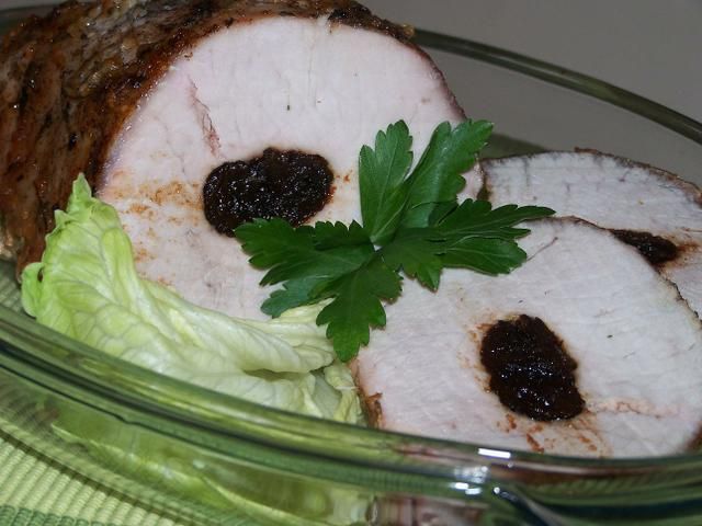 Schab pieczony ze śliwkami