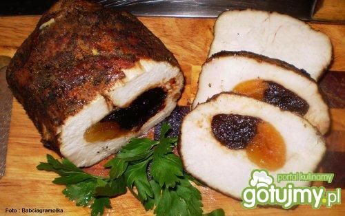 Schab pieczony ze śliwkami i morelami 