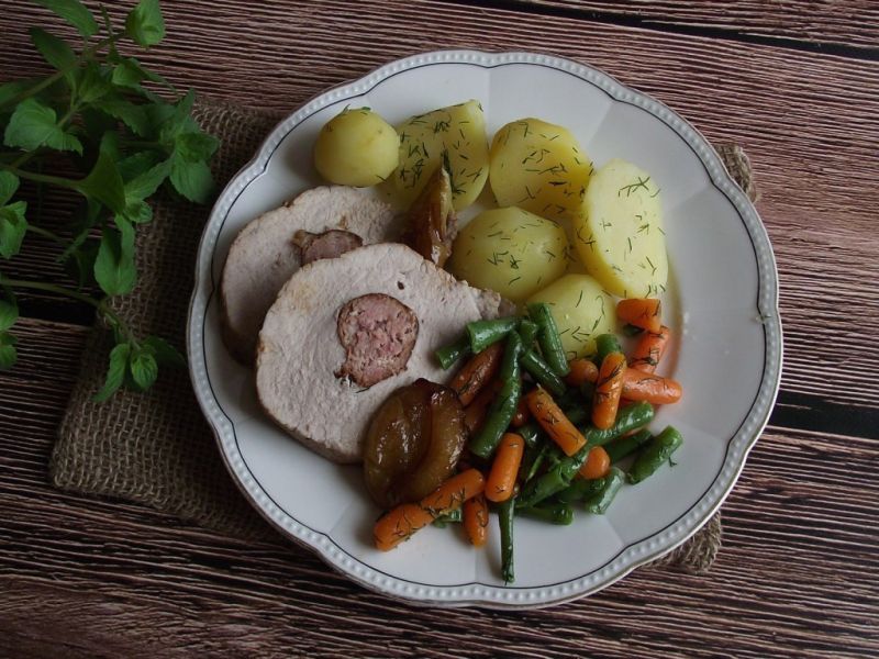 Schab po sztygarsku pieczony ze śliwką