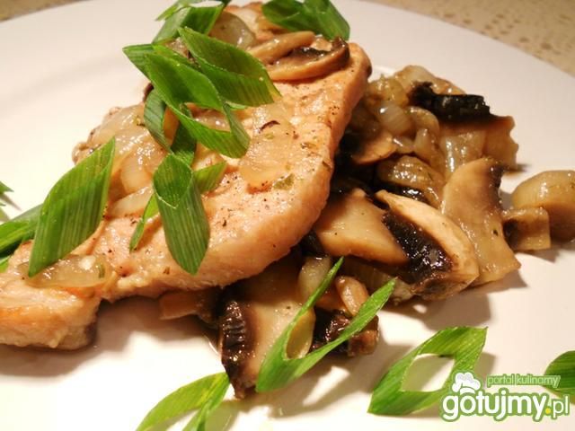 Schab pod pieczarkami