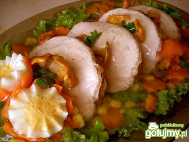 Schab w galarecie z kurkami i sałatką
