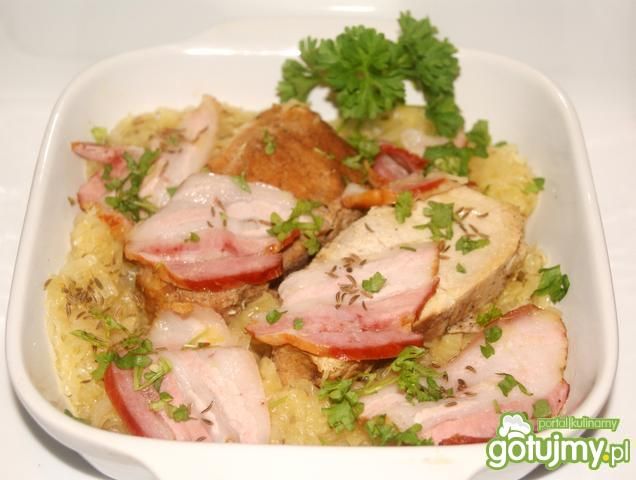 Schab w kapuście duszonej na wędzonce 