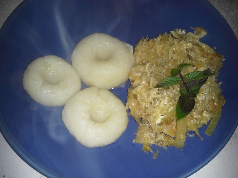 Schab w kapuście kiszonej