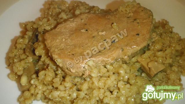 Schab w sosie grzybowym z kaszą Schab w sosie grzybowym z kaszą