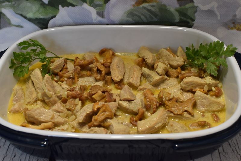 Schab w sosie miodowym z kurkami