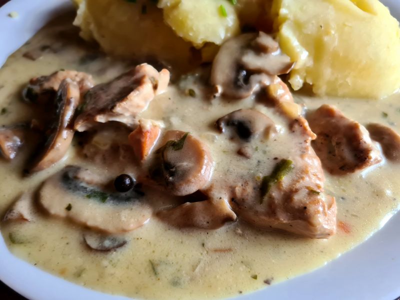 Schab w sosie pieczarkowym