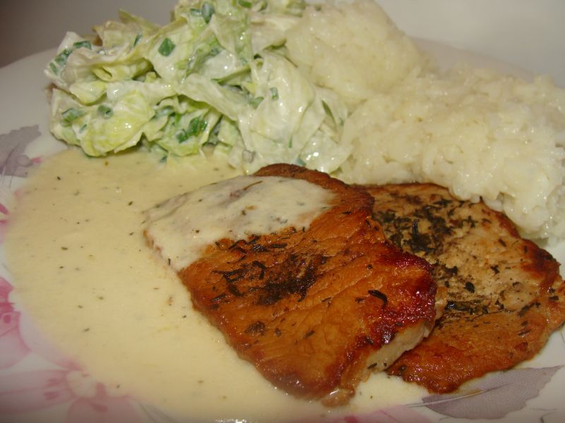 Schab w sosie z serka pleśniowego z tymiankiem Schab w sosie z serka pleśniowego z tymiankiem