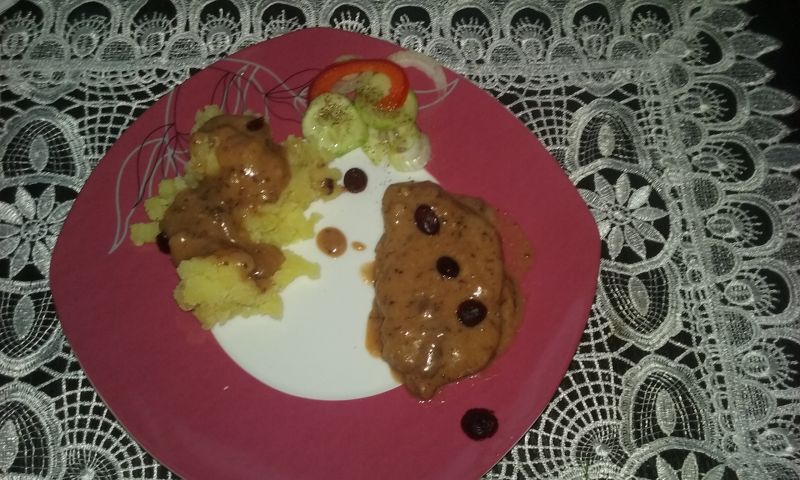 Schab w sosie żurawinowym