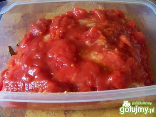 Schab wolno pieczony w pomidorach. 