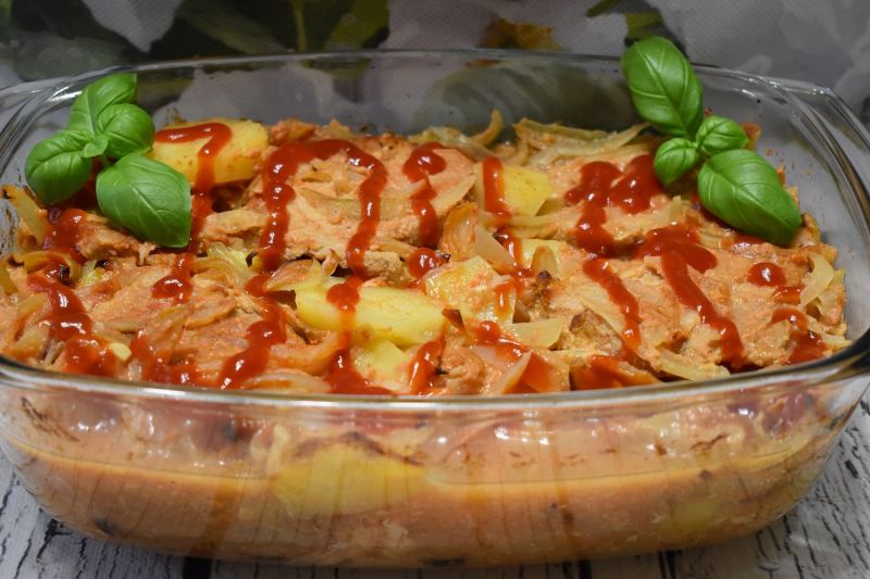 Schab z cebulką i ziemniakami Schab z cebulką i ziemniakami