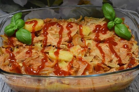 Schab z cebulką i ziemniakami Schab z cebulką i ziemniakami