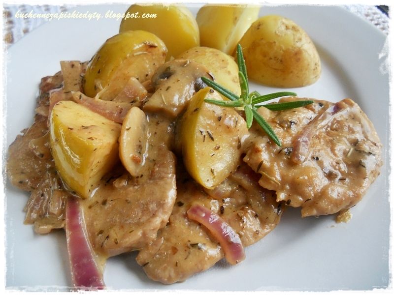 Schab z jabłkami i pieczarkami  Schab z jabłkami i pieczarkami