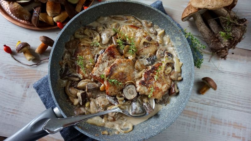 Schab z leśnymi grzybami w sosie śmietanowym Schab z leśnymi grzybami w sosie śmietanowym