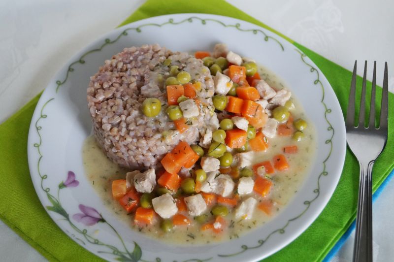Schab z marchewką i groszkiem Schab z marchewką i groszkiem