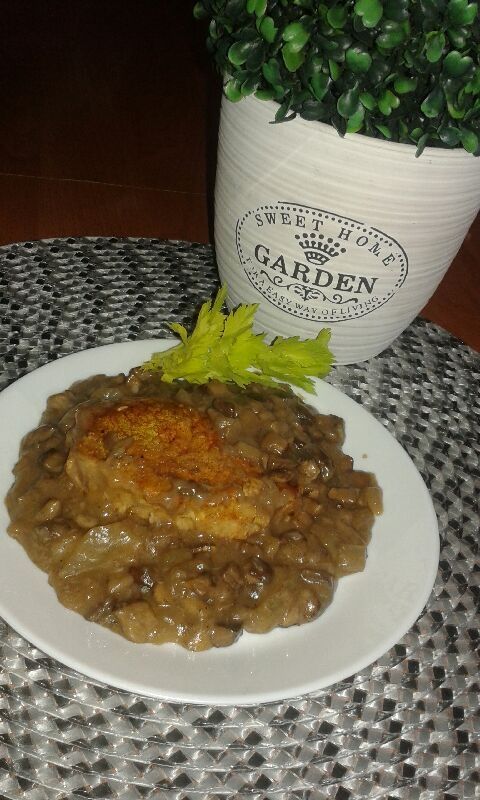 Schab z marynaty w sosie grzybowym.