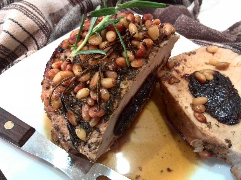 Schab z orzeszkami pinii