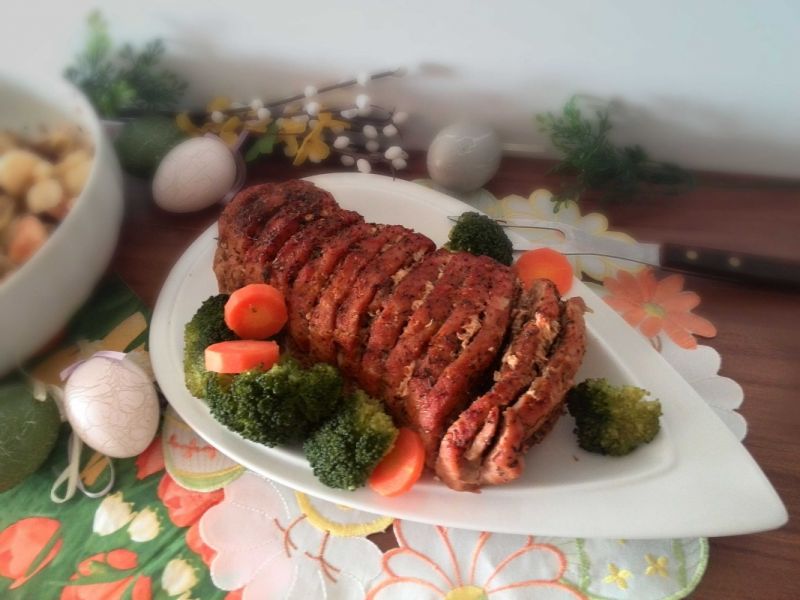 Schab z pieczarkami i czerwoną czubrycą Schab z pieczarkami i czerwoną czubrycą