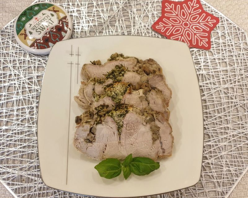 Schab z pieczarkami i pastą ziołowo-czosnkową