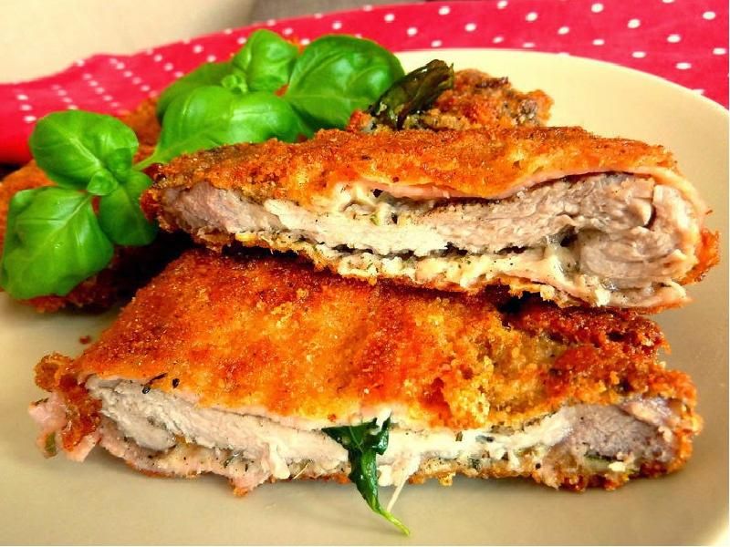 Schab z szynką parmeńską i listkami bazylii