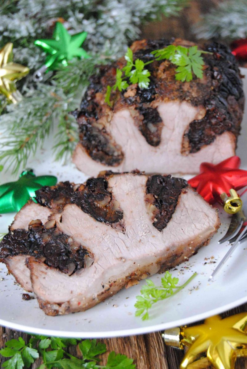 Schab z wędzoną śliwką i orzechami 