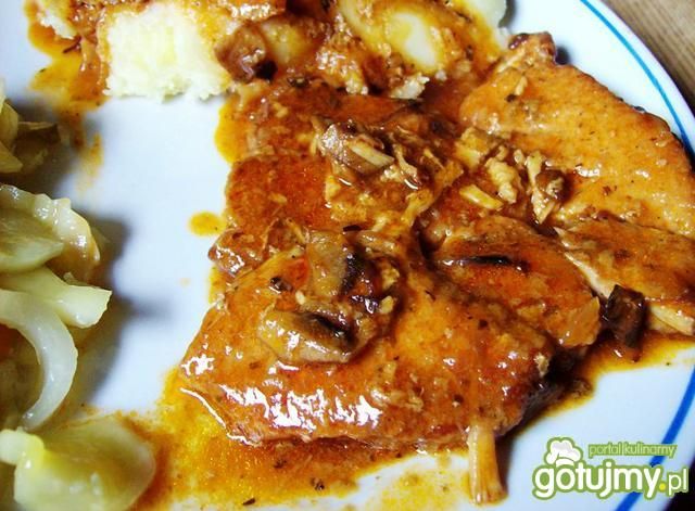 Schab z ziołami i pieczarkami