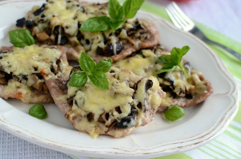 Schab zapiekany pod pierzynką z gąsek