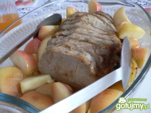 Schab zapiekany z jabłkami 