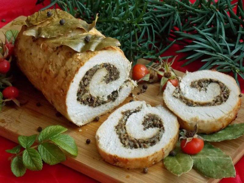 Schabowa rolada z grzybami leśnymi Schabowa rolada z grzybami leśnymi