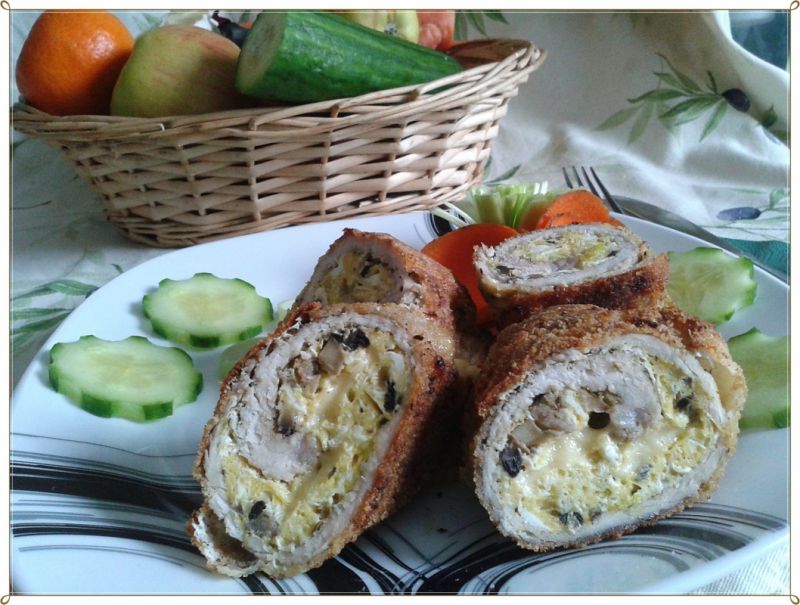 Schabowa roladka z jajecznicą z pieczarkami Schabowa roladka z jajecznicą z pieczarkami
