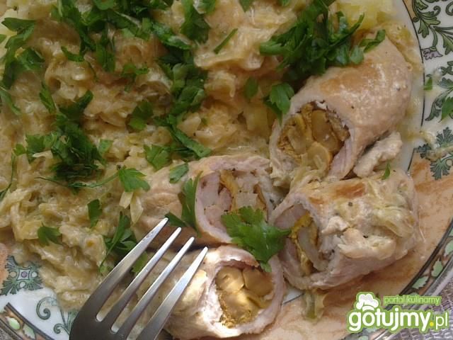 Schabowe roladki duszone w kapuście  Schabowe roladki duszone w kapuście