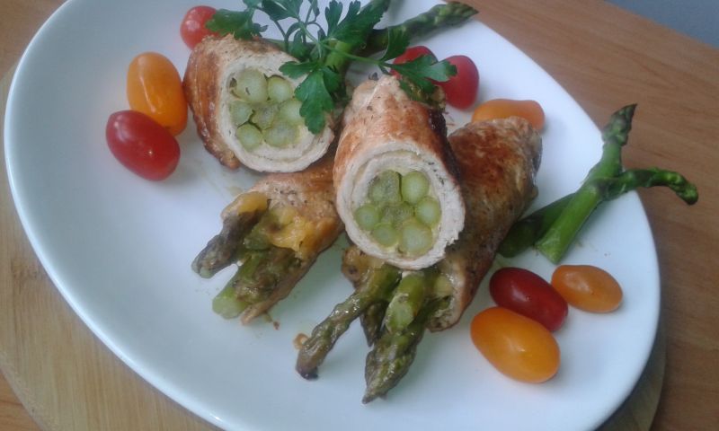 Schabowe roladki ze szparagami Schabowe roladki ze szparagami