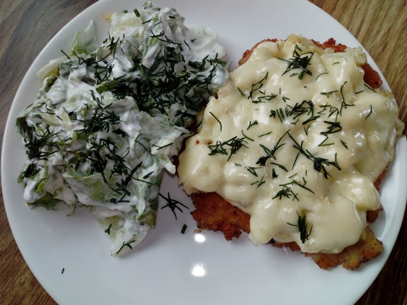 Schabowe z kalafiorem i żółtym serem Schabowe z kalafiorem i żółtym serem