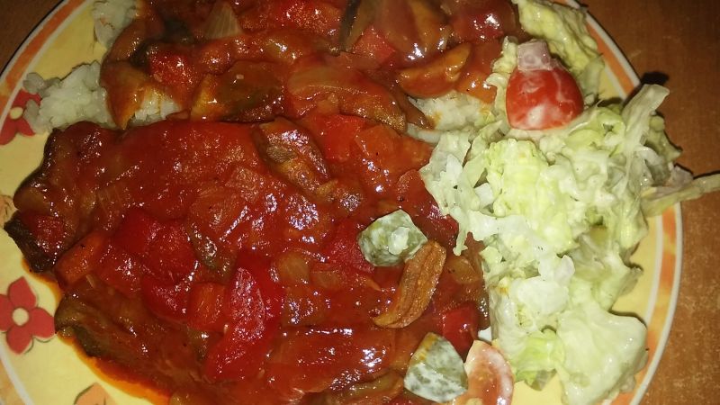 Schabowe zapiekane w zalewie hiszpaańskiej