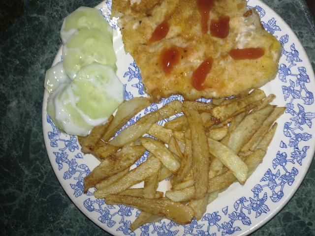 Schabowy- płatkowy z frytkami