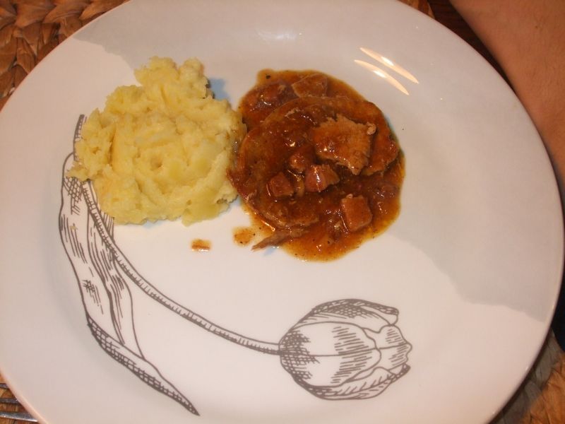 Schabowy w sosie pikantnym