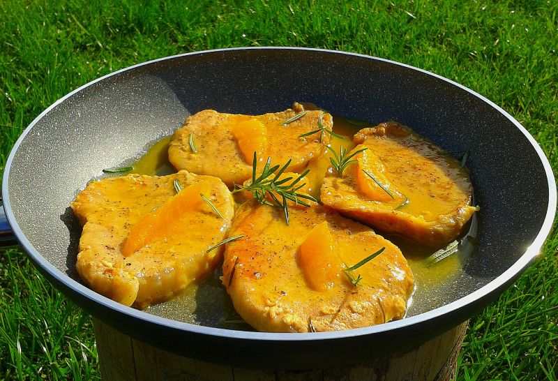 Schabowy w sosie pomarańczowo-rozmarynowym Schabowy w sosie pomarańczowo-rozmarynowym