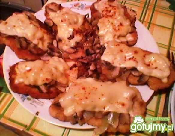 Schabowy z pieczarkami i serem Schabowy z pieczarkami i serem