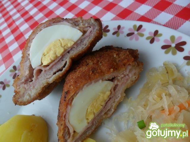 Schabowy z szynką i jajkiem
