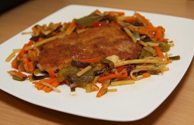 Schabowy z warzywami i grzybkami moon Schabowy z warzywami i grzybkami moon