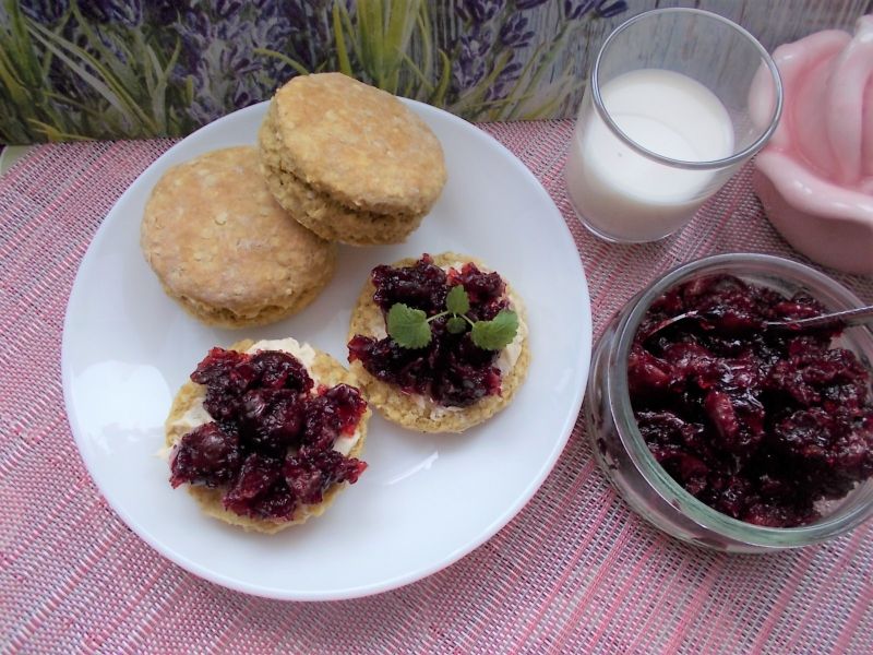 Scones orkiszowe z płatkami jaglanymi